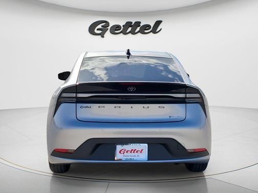 Cutting Edge 2026 Toyota Prius Plug-In Hybrid SE