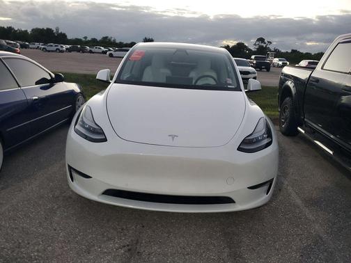2022 Tesla Model Y Long Range Dual Motor All-Wheel Drive