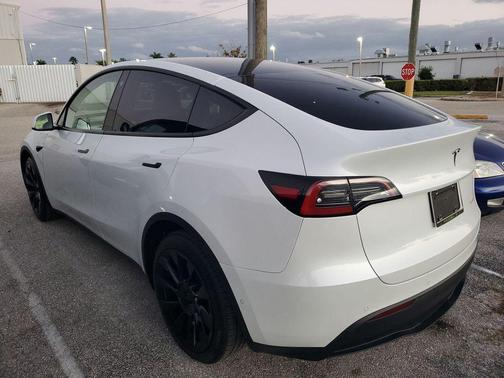 2022 Tesla Model Y Long Range Dual Motor All-Wheel Drive