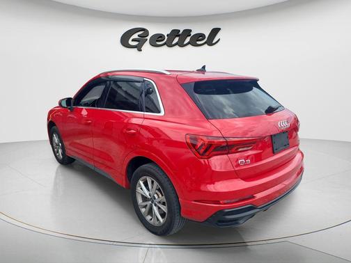 Tango Red Metallic 2022 Audi Q3 45 S line Premium
