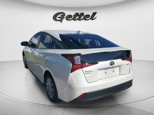 Blizzard Pearl 2019 Toyota Prius LE