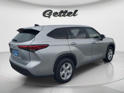 Celestial Silver Metallic 2023 Toyota Highlander LE