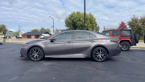 2022 Toyota Camry SE