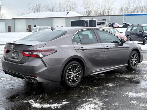2022 Toyota Camry SE