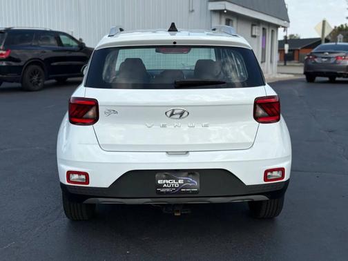 2021 Hyundai VENUE SEL