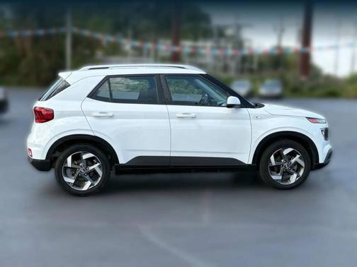2021 Hyundai VENUE SEL