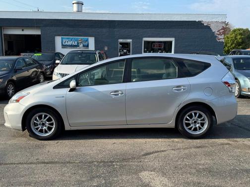 2012 Toyota Prius v Five