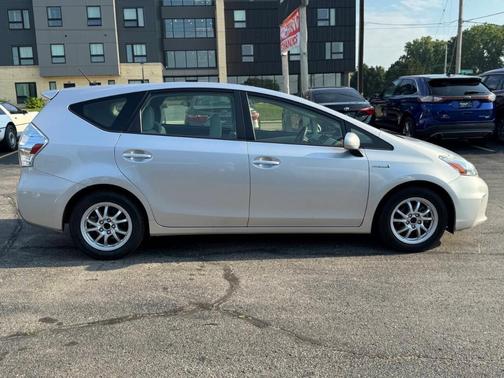 2012 Toyota Prius v Five