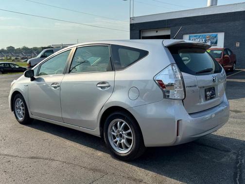2012 Toyota Prius v Five