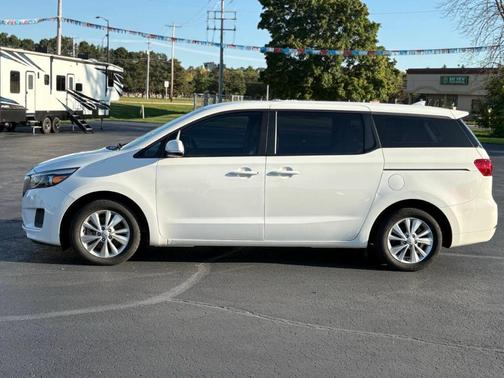 2016 Kia Sedona L
