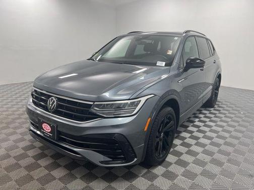 Platinum Gray Metallic 2024 Volkswagen Tiguan 2.0T SE R-Line Black