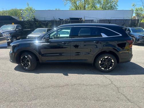 Ebony Black 2024 Kia Sorento S