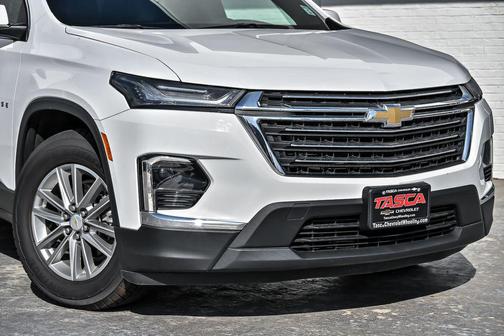 Summit White 2023 Chevrolet Traverse LT Leather