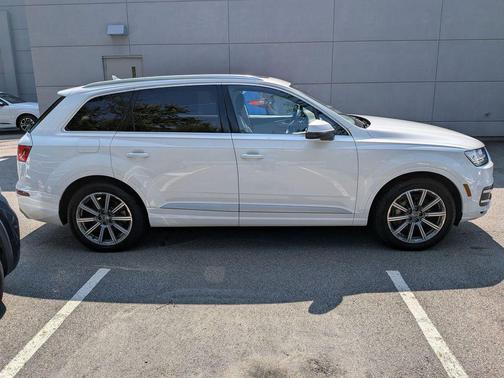 Glacier White Metallic 2018 Audi Q7 3.0T Premium Plus