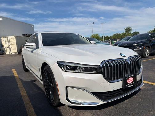 Mineral White Metallic 2022 BMW 750 i xDrive