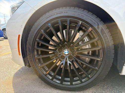 Mineral White Metallic 2022 BMW 750 i xDrive