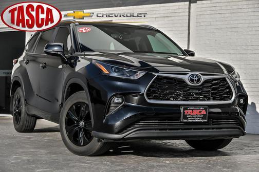 Midnight Black Metallic 2023 Toyota Highlander XLE