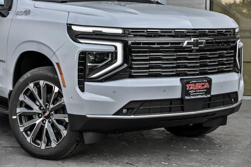 Polar White Tricoat 2026 Chevrolet Suburban High Country, 4WD