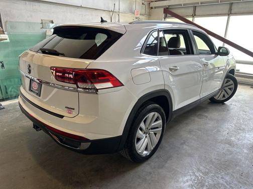 Pure White 2020 Volkswagen Atlas Cross Sport 3.6L V6 SE w/Technology
