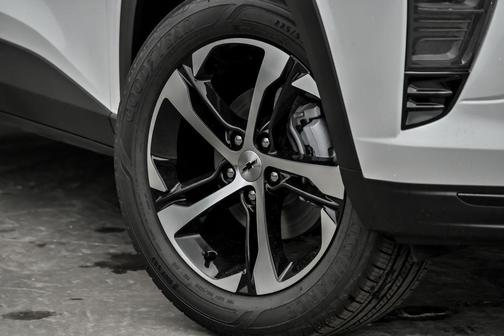 Summit White 2026 Chevrolet Trax FWD 1RS