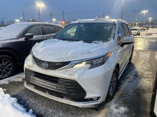 2024 Toyota Sienna XLE