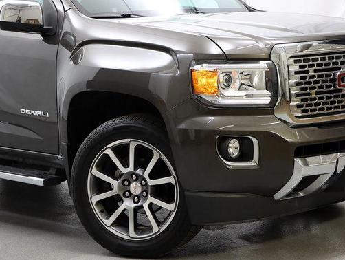 Smokey Quartz Metallic 2019 GMC Canyon Denali