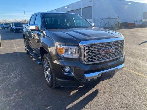 Smokey Quartz Metallic 2019 GMC Canyon Denali