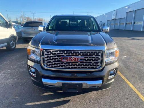 Smokey Quartz Metallic 2019 GMC Canyon Denali