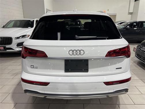 2024 Audi Q5 40 Premium Plus