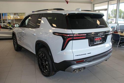 Polar White Tricoat 2027 Chevrolet Traverse AWD Z71
