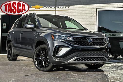 Platinum Gray Metallic 2024 Volkswagen Taos 1.5T SE