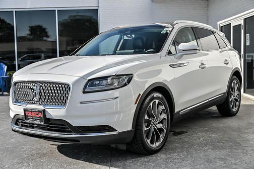 Pristine White Metallic Tri-Coat 2022 Lincoln Nautilus Reserve