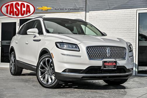 Pristine White Metallic Tri-Coat 2022 Lincoln Nautilus Reserve