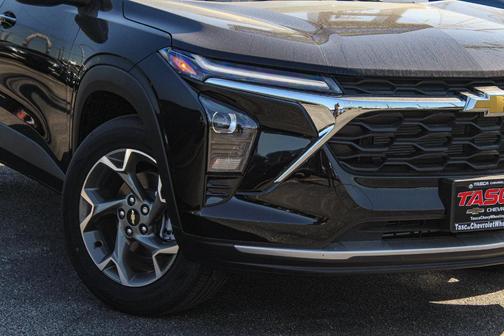 Mosaic Black Metallic 2026 Chevrolet Trax LT