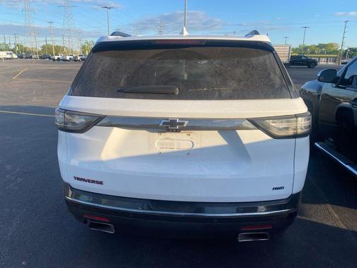 Summit White 2019 Chevrolet Traverse Premier
