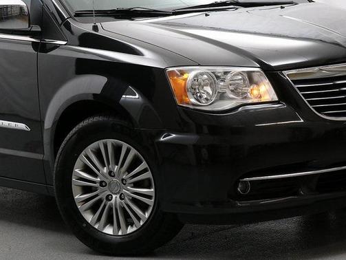 2015 Chrysler Town & Country Touring-L