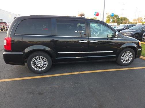 2015 Chrysler Town & Country Touring-L