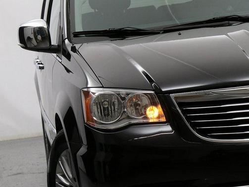 2015 Chrysler Town & Country Touring-L