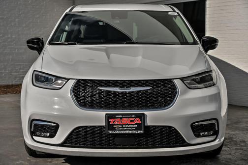 Bright White Clearcoat 2024 Chrysler Pacifica Touring L