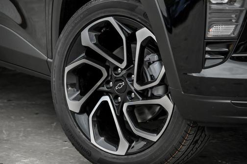 Mosaic Black Metallic 2026 Chevrolet Trax FWD 2RS