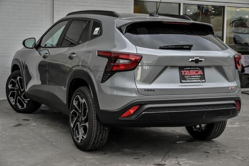 Sterling Gray Metallic 2026 Chevrolet Trax FWD 2RS