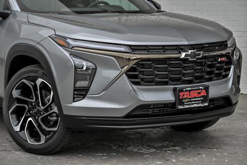 Sterling Gray Metallic 2026 Chevrolet Trax FWD 2RS
