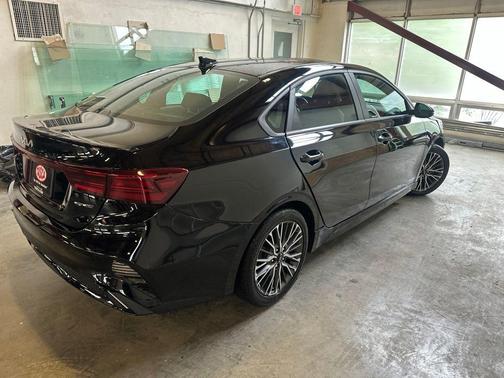Aurora Black Pearl 2023 Kia Forte GT-Line