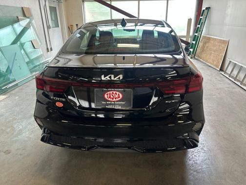 Aurora Black Pearl 2023 Kia Forte GT-Line
