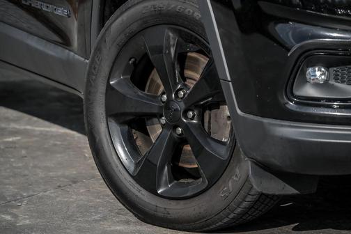 Diamond Black Crystal Pearlcoat 2019 Jeep Cherokee Altitude