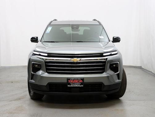 Sterling Gray Metallic 2026 Chevrolet Traverse LT