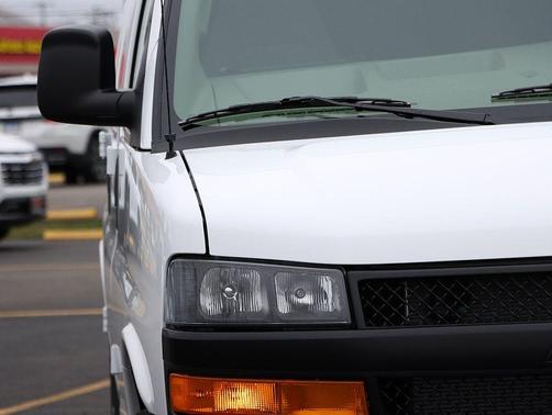 Summit White 2026 Chevrolet Express 2500 Work Van