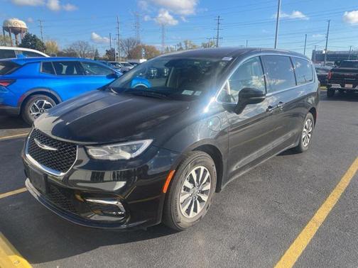 2022 Chrysler Pacifica Hybrid Touring L