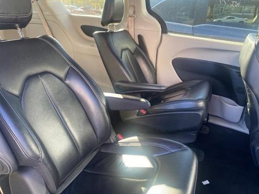 2022 Chrysler Pacifica Hybrid Touring L