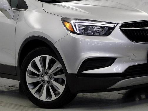 Photo 3 of 27 of 2018 Buick Encore Preferred